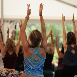 Entdecken Sie Gelassenheit und Erneuerung: Ein Yoga-Retreat zu Pfingsten und eine Auszeit in einem Kloster für Frauen